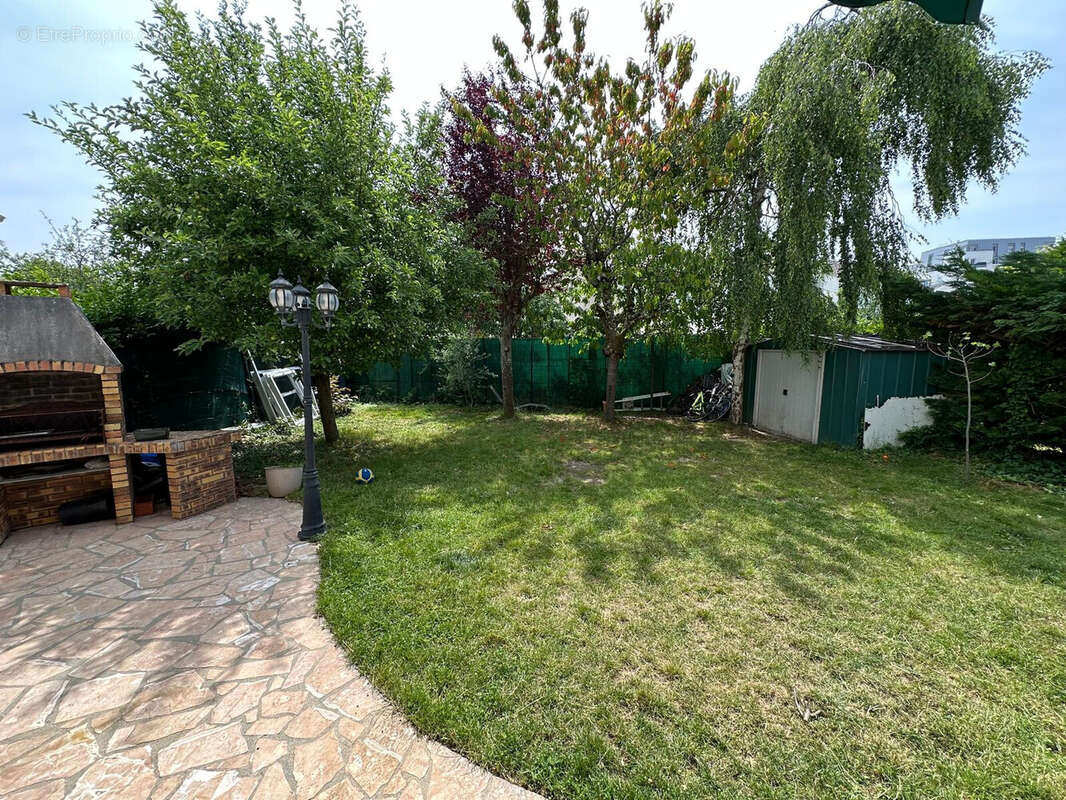 Maison à SAVIGNY-LE-TEMPLE