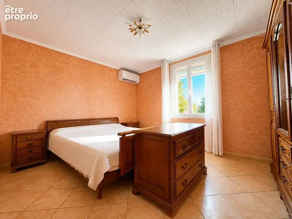 Maison 109 m² à Regusse  - photo 8