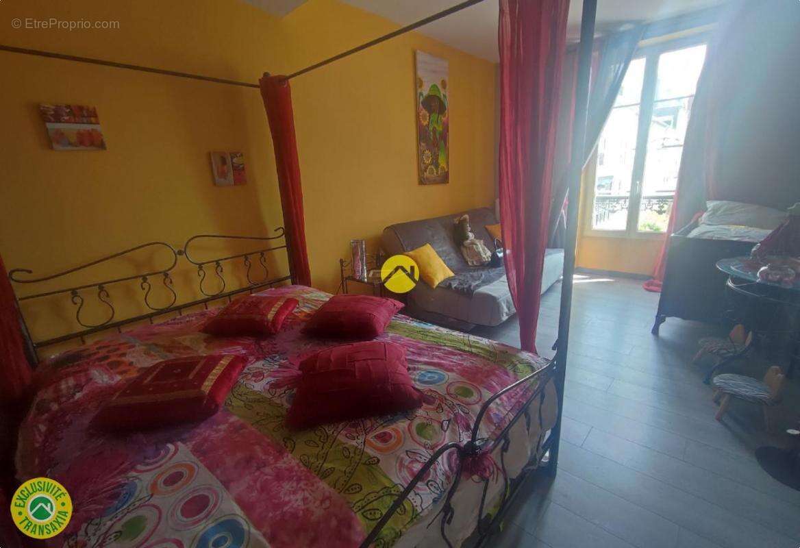 Commerce à VAILLY-SUR-SAULDRE