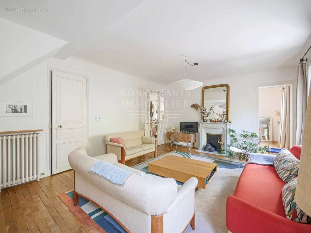 Appartement à PARIS-16E