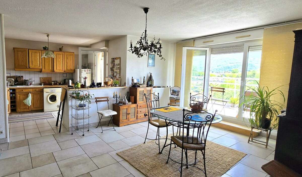 Appartement à SAINT-MARTIN-D'HERES