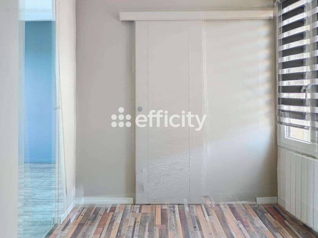 Maison 110 m² à Saint-Martin-La-Plaine  - photo 11