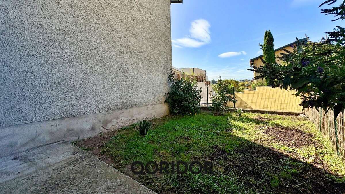 Appartement à SAINT-GENIS-LES-OLLIERES