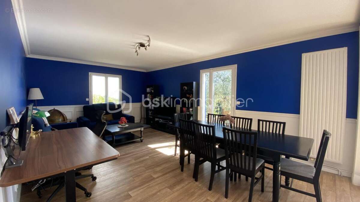 VERTOU/BEAUTOUR : Maison d’env. 157m² au sol, 4/5 chambres, bureau, garage et jardin - photo 2