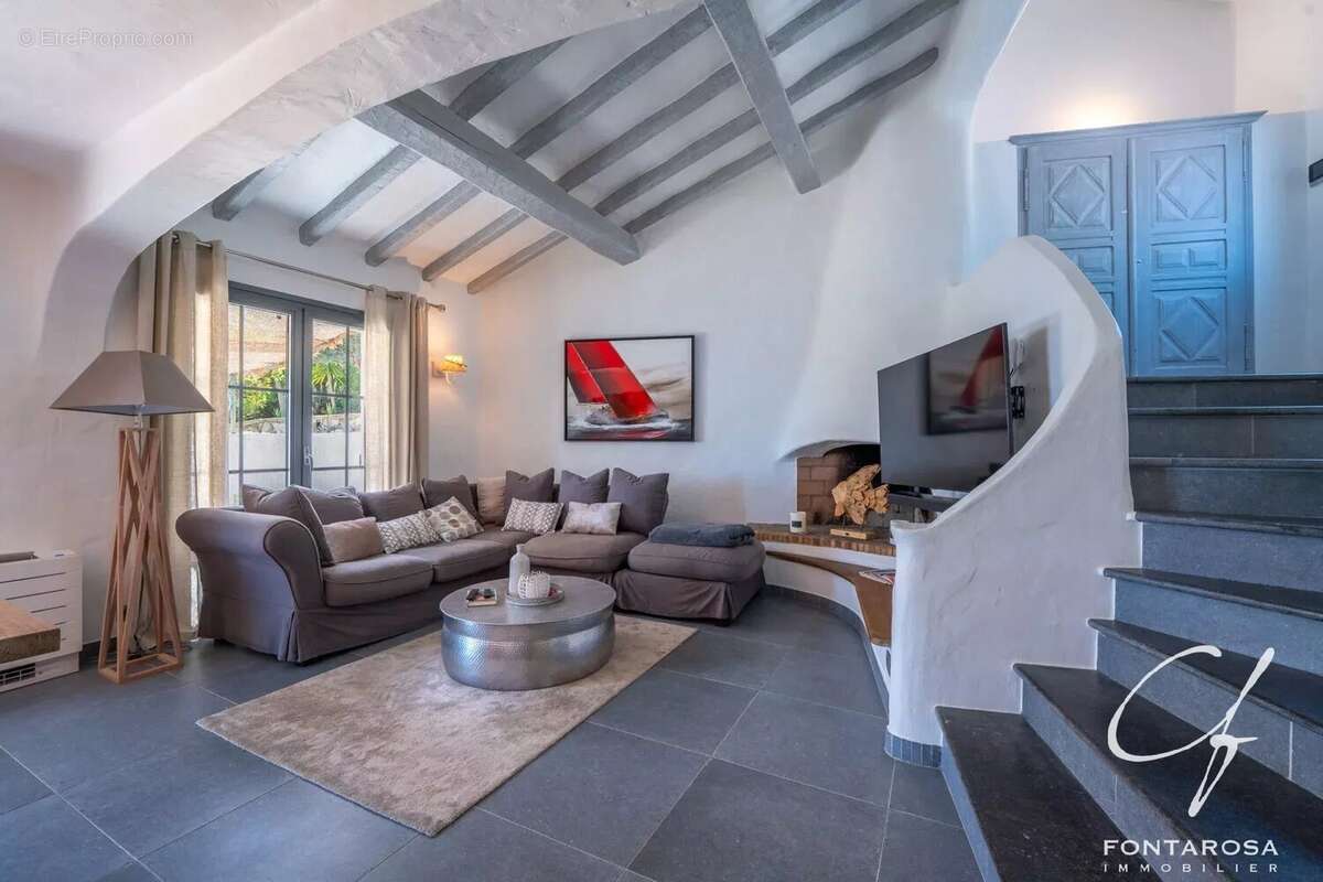 Maison à ROQUEBRUNE-SUR-ARGENS