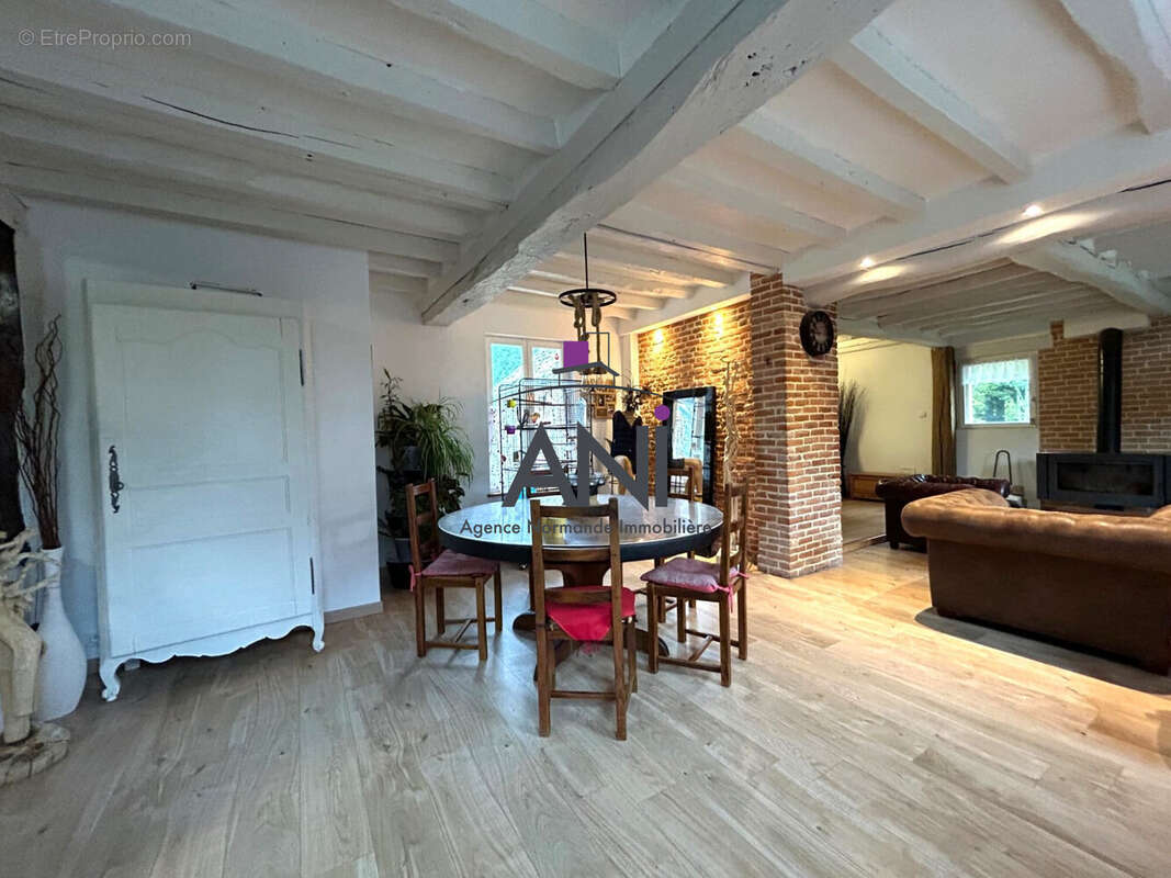 Maison à VARNEVILLE-BRETTEVILLE