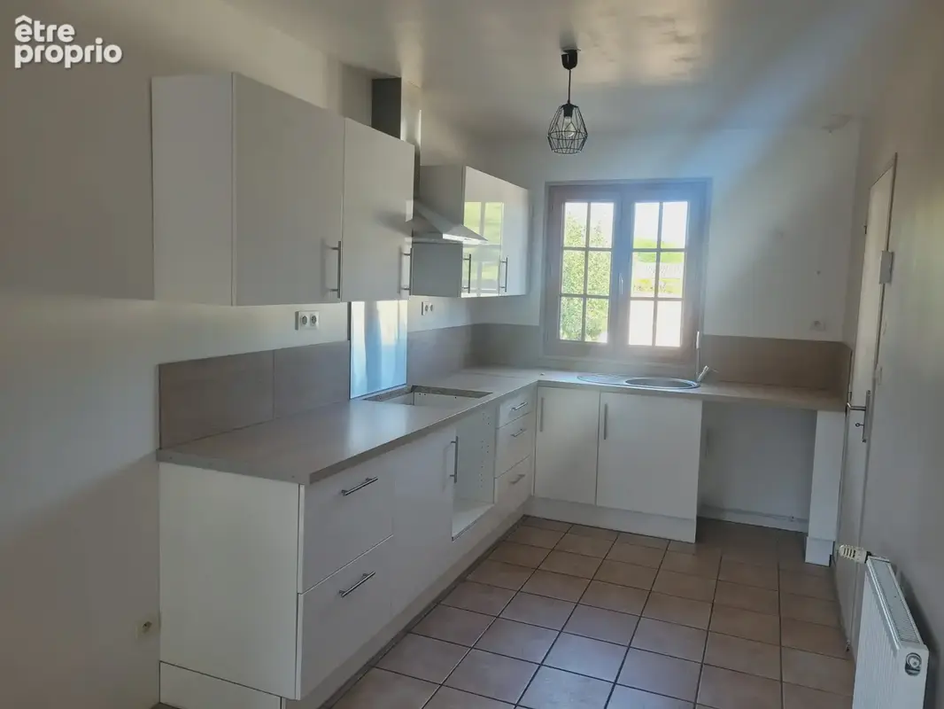 Achetez une maison récente F5 avec une cuisine aménagée à Heudebouville