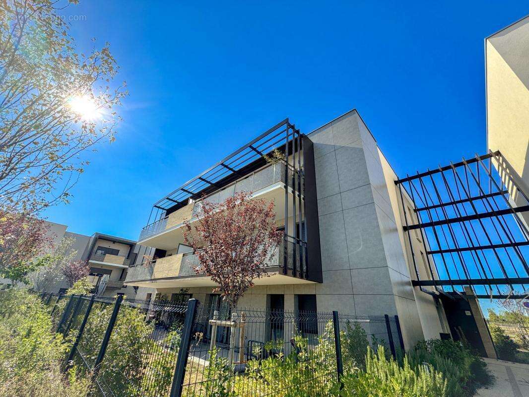 Appartement à GARONS