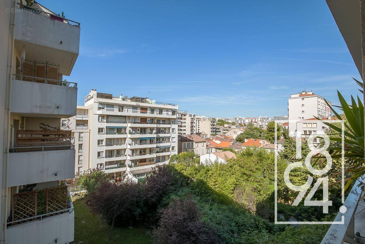 Appartement à MARSEILLE-4E