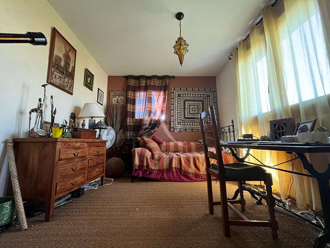 Grande maison de 195m² avec 3 chambres sur la commune de Couffouleux ! - photo 8