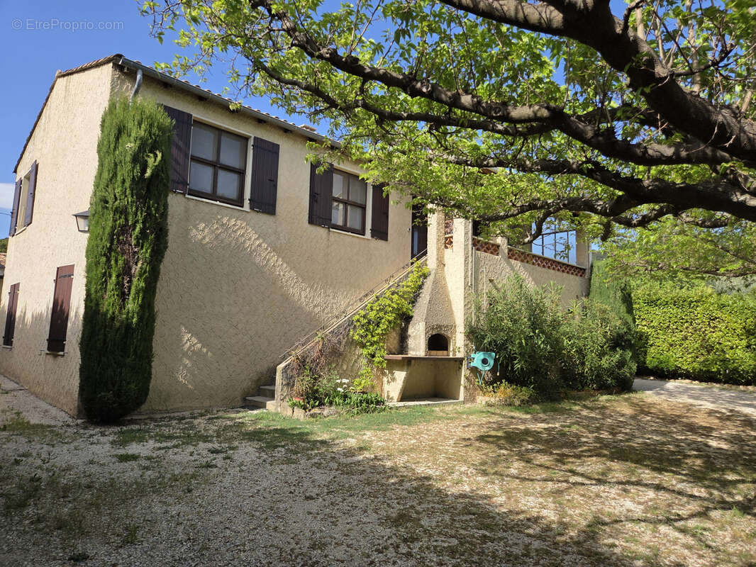 Maison à SAINT-PANTALEON-LES-VIGNES