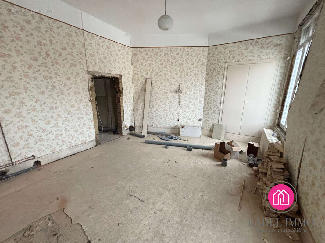 Maison à AVESNES-SUR-HELPE