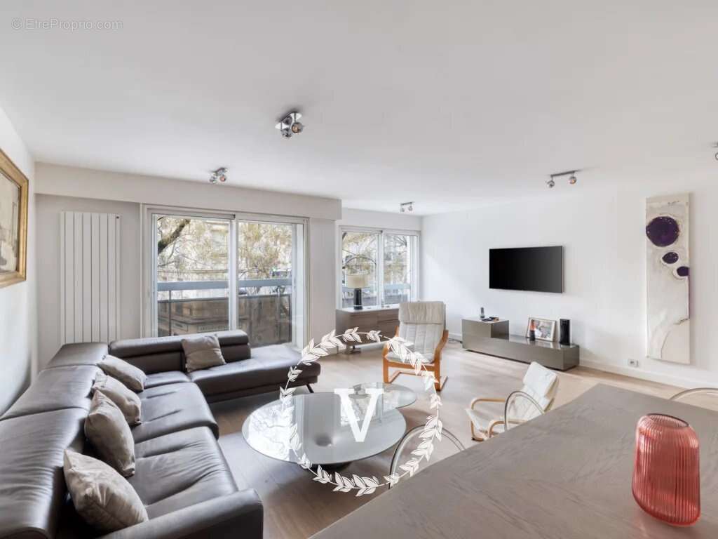 Appartement à PARIS-14E