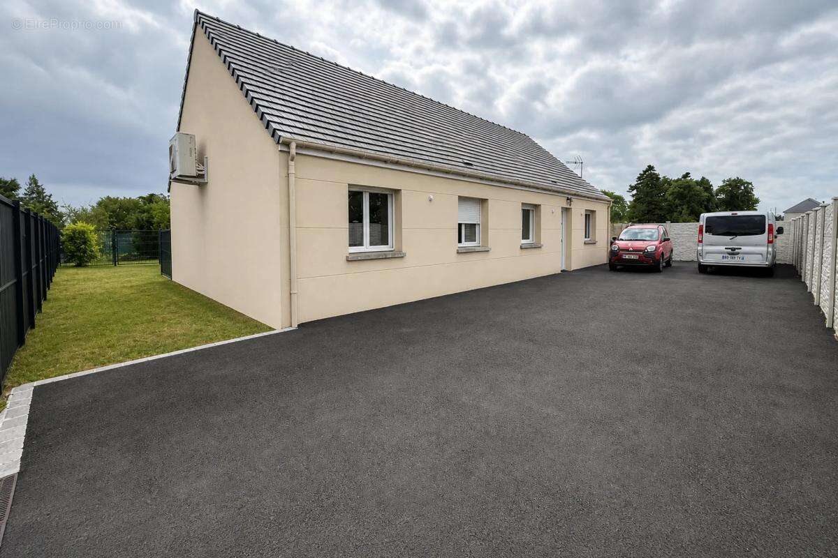Maison à TOURY