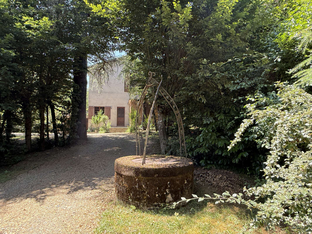 Maison à SAINT-CYR-LA-ROCHE