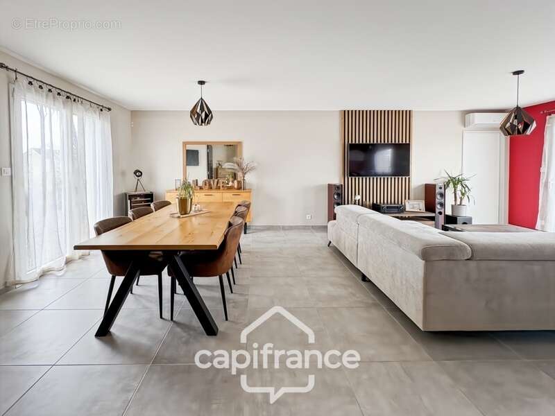 Maison à OUROUX-SUR-SAONE