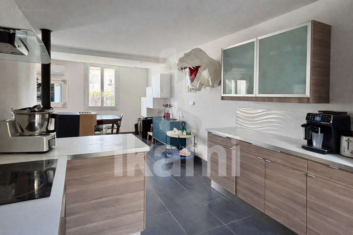 Maison à LAUDUN-L'ARDOISE