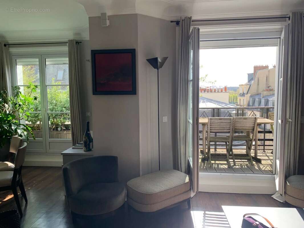 Appartement à PARIS-16E