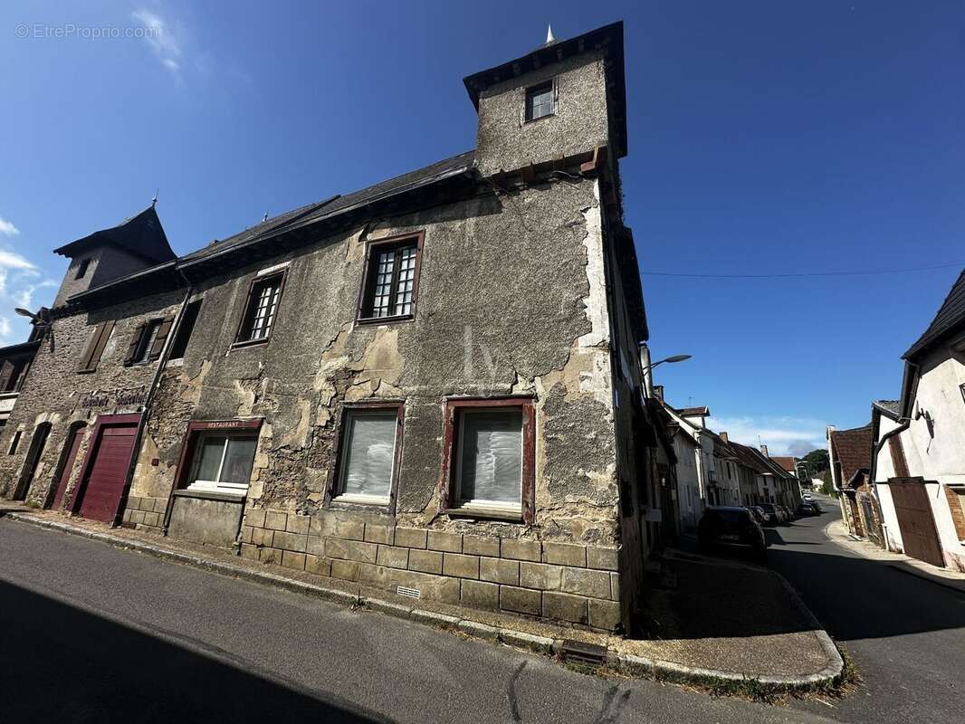 Maison à MAGNAC-BOURG