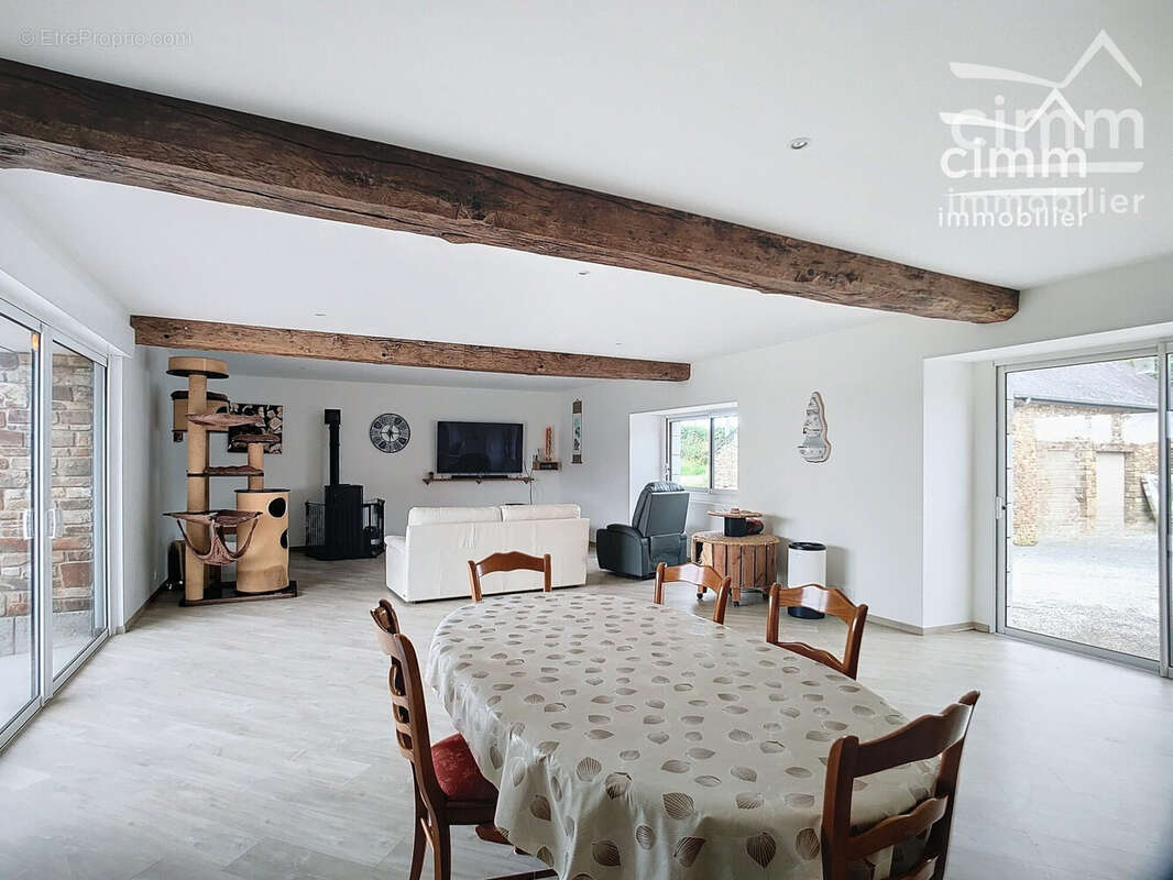 Maison 158 m² à Martigne-Ferchaud  - photo 3