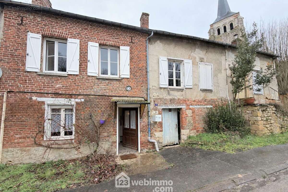 Ensemble immobilier de 165 m² habitables comprenant ... - Maison à TAVAUX-ET-PONTSERICOURT