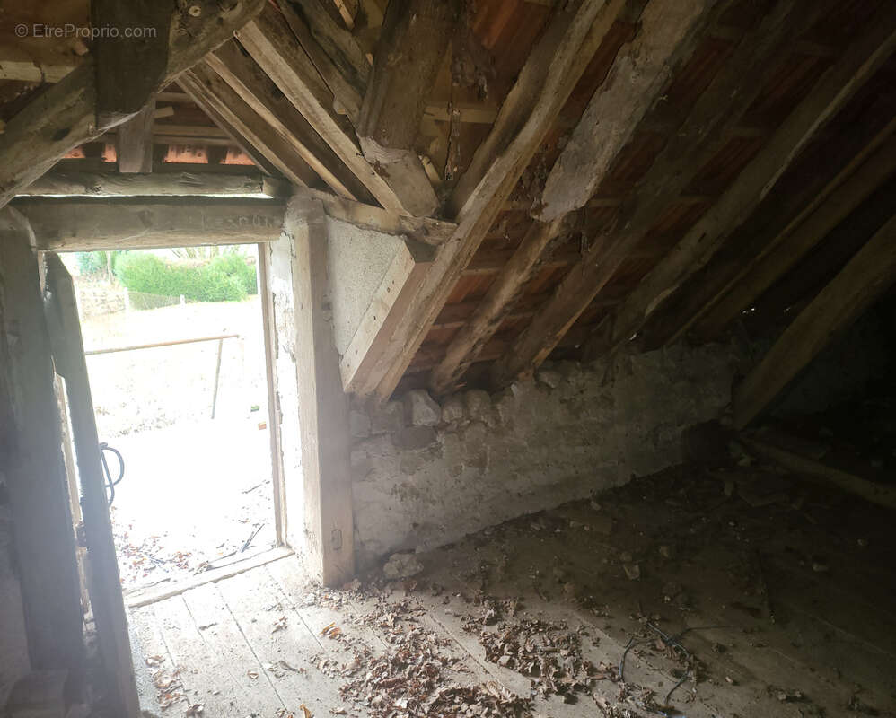 Maison à LUSSAC-LES-EGLISES