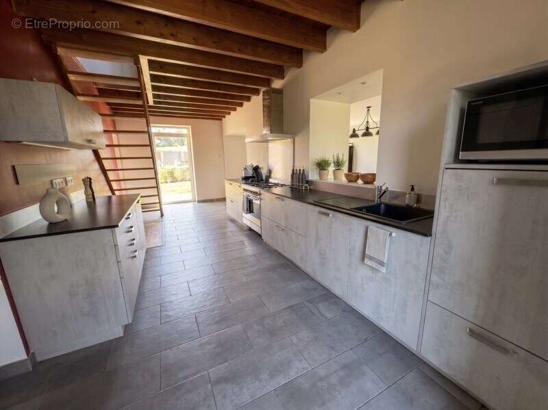 Maison de 7 pièces principales - photo 2