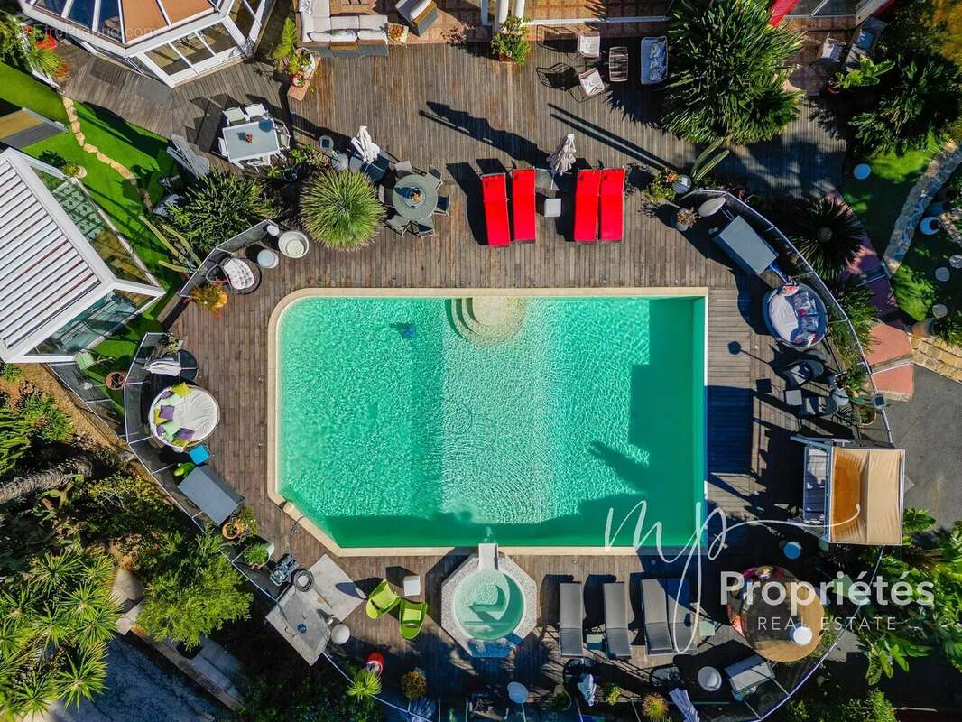 Maison à CARQUEIRANNE