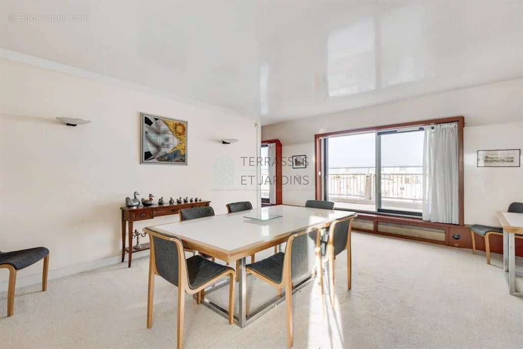 Appartement à PARIS-14E