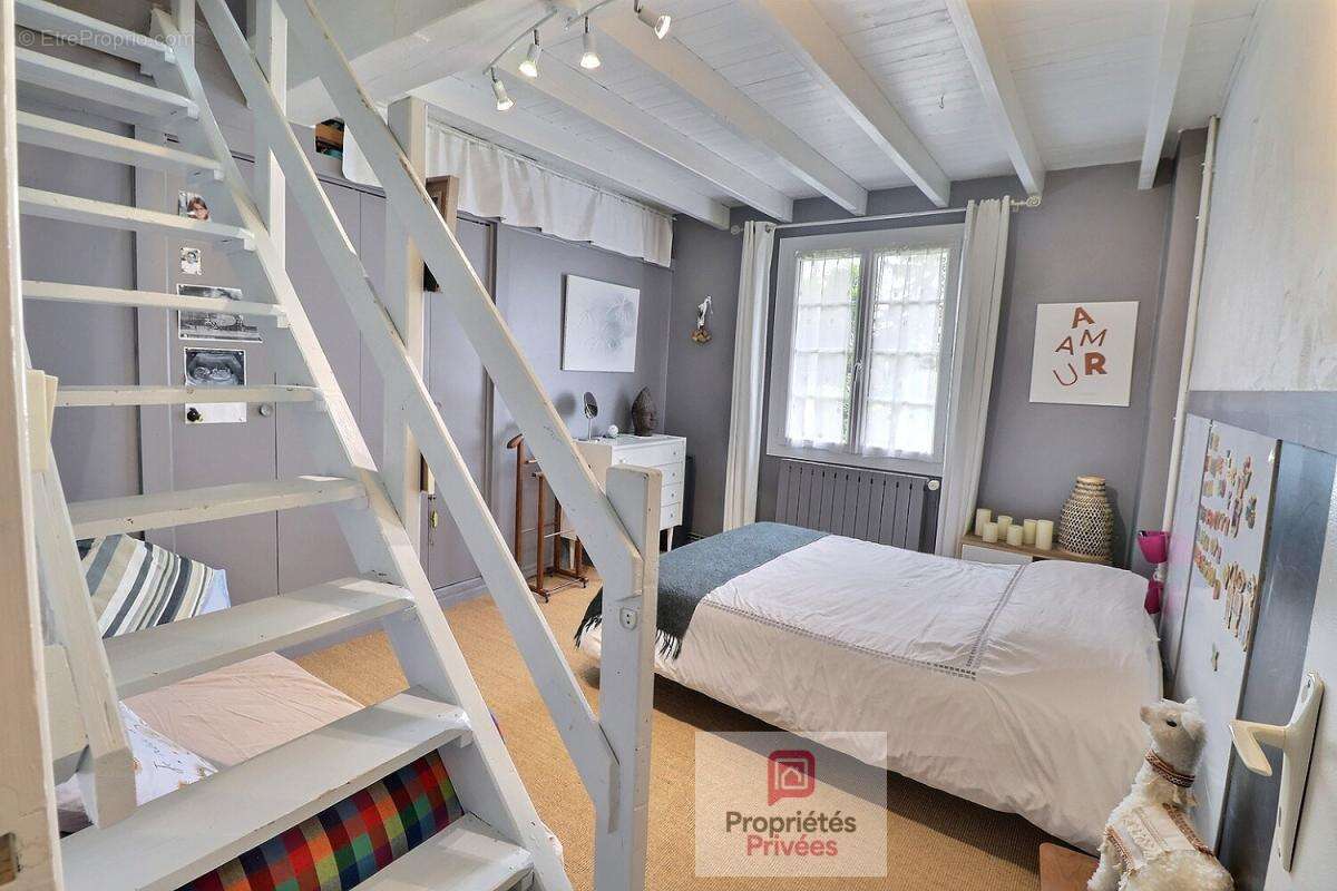 Maison familiale 4 chambres - 152 m² - Maison d'hôtes de 20 m2 - Piscine - Jardin paysager - Panneaux photovoltaiques - Belle pa - photo 16