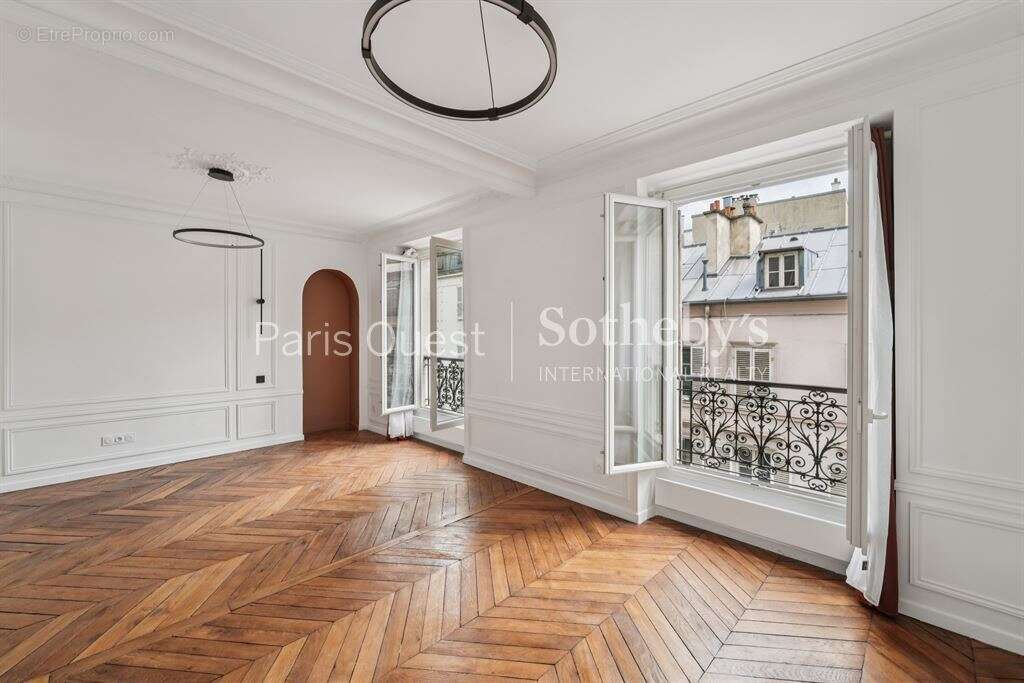 Appartement à PARIS-17E