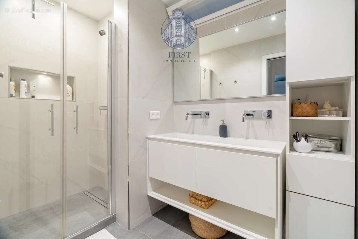 Appartement à PARIS-17E