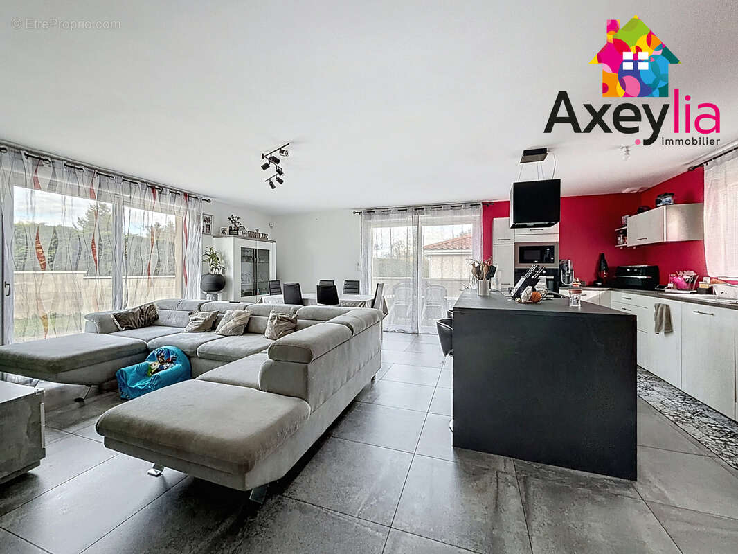 A vendre - noailly - maison de plain-pied et de 2020 avec cinq chambres, garage et terrain - photo 4