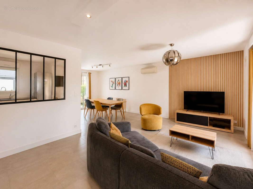 Maison Contemporaine  Plain-pied 93 m2   Véranda de 17 m2   Jardin - Garage   Pins-Justaret - photo 3
