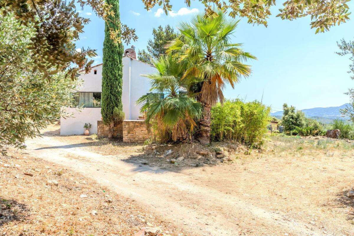 Maison à LE CASTELLET