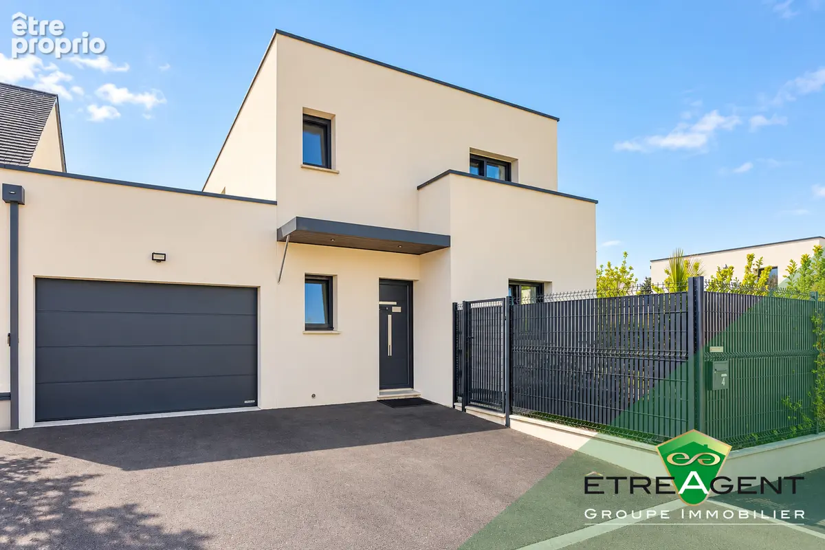 Maison SOLIERS - 123 m² - 4 chambres - photo 1
