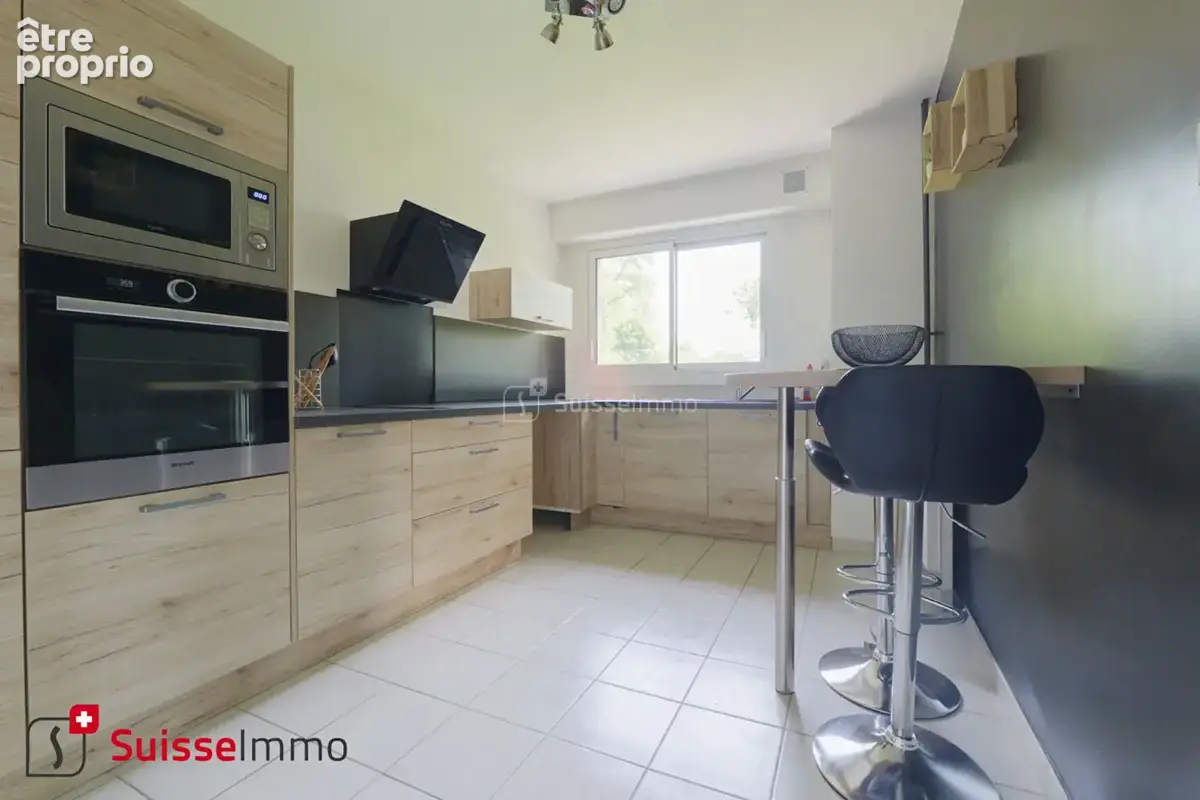Au coeur d'un parc de 5 hectares, appartement 4 pièces en RDC - photo 2