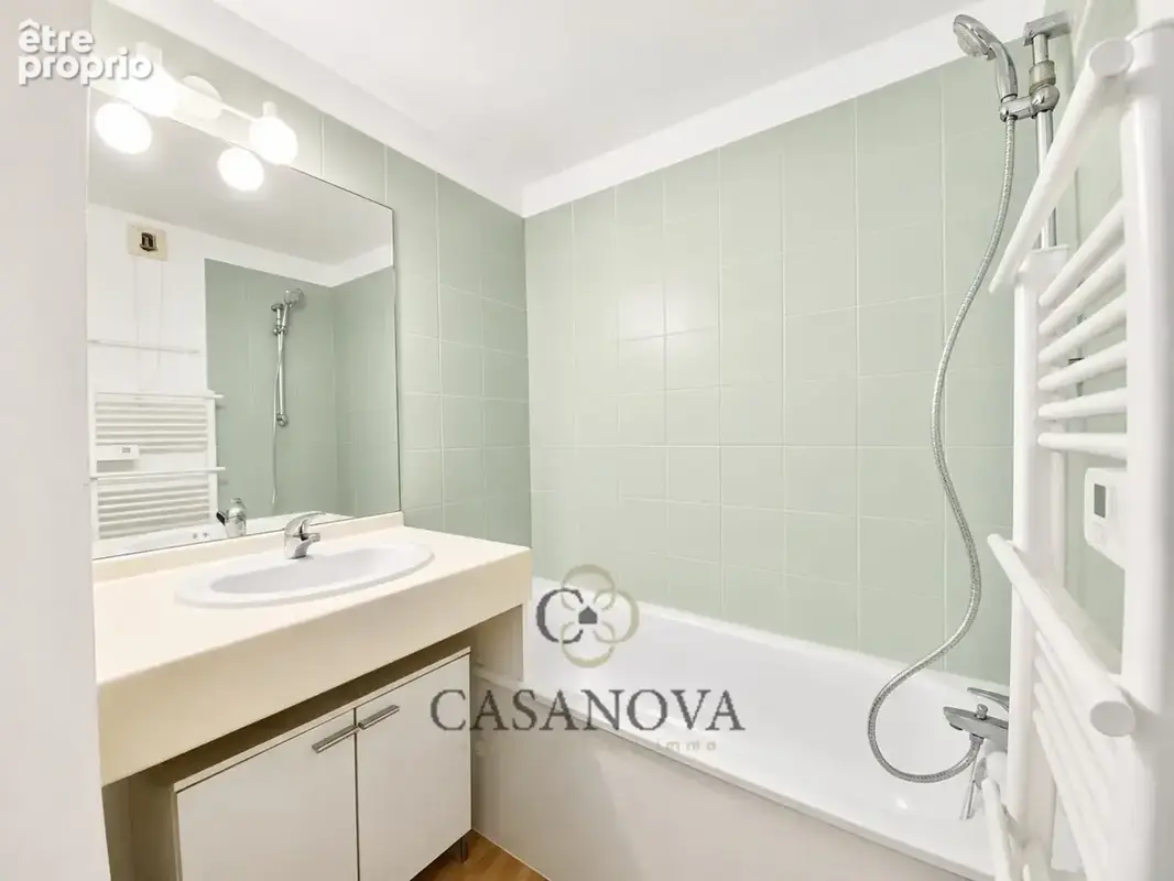Opportunité d'investissement - Studio rénové de 22 m2 avec parking - photo 4
