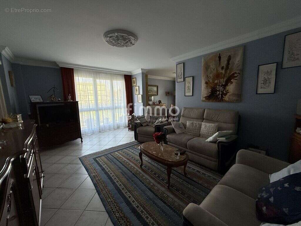 Appartement à VAUJOURS