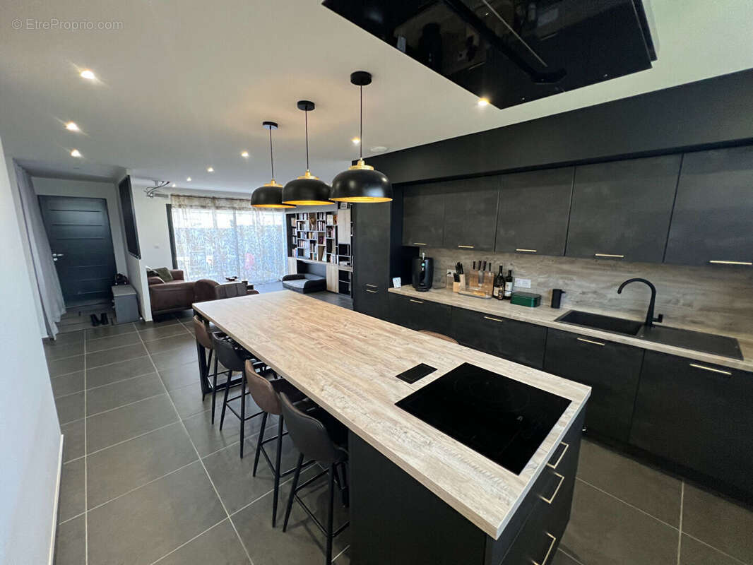 Maison à SAINT-ROMAIN-DE-JALIONAS