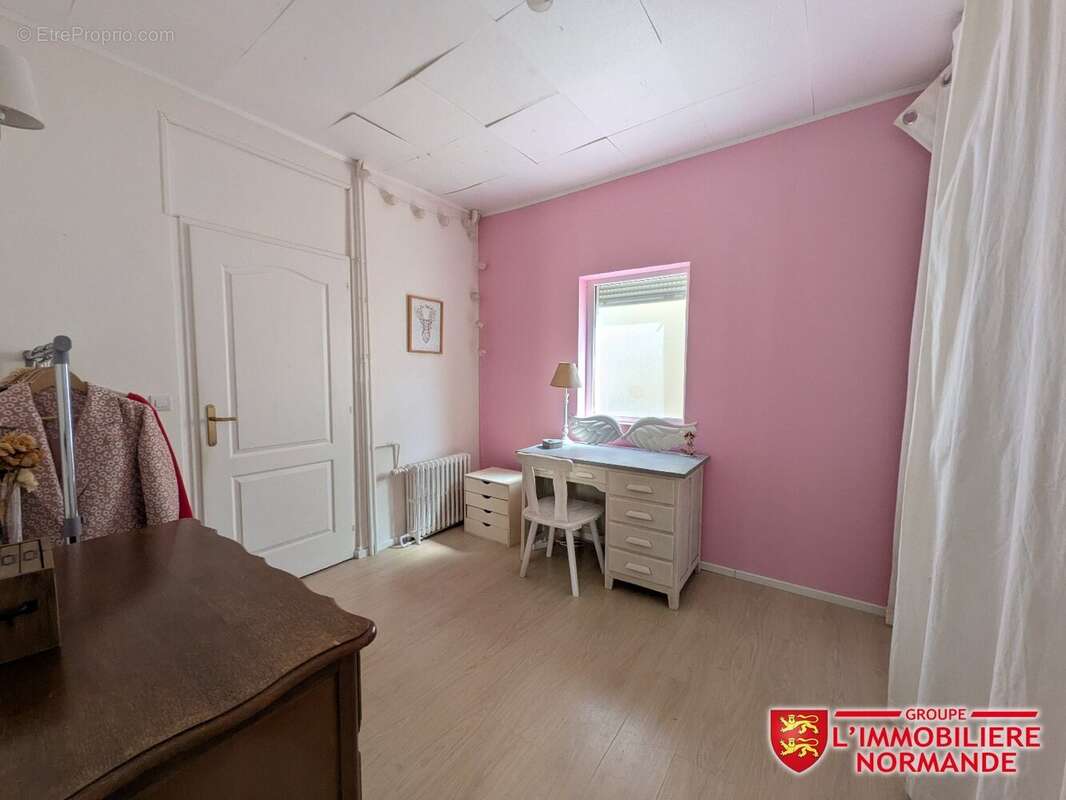 Maison familliale 6 chambres 173m² avec jardin et dépendance. - photo 9