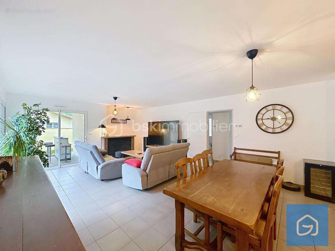 Maison à VILLENEUVE-DE-MARSAN