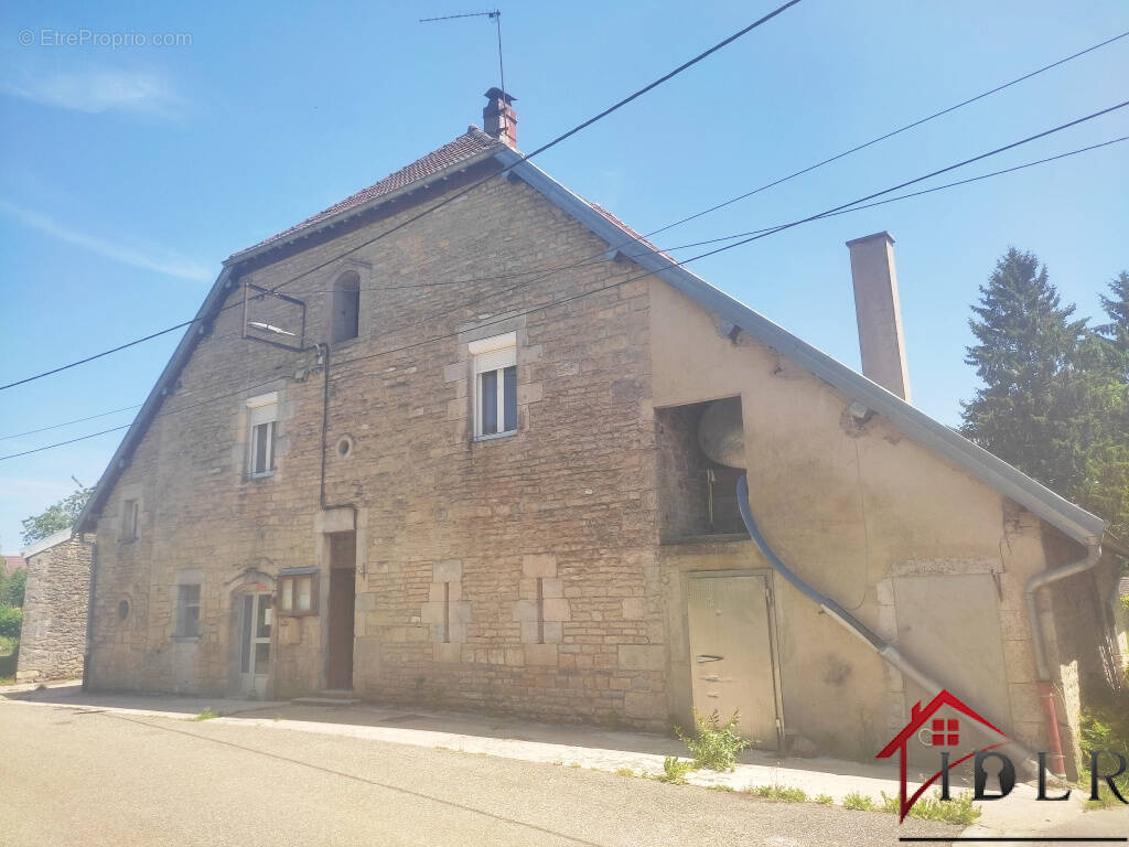 Maison à CLUCY