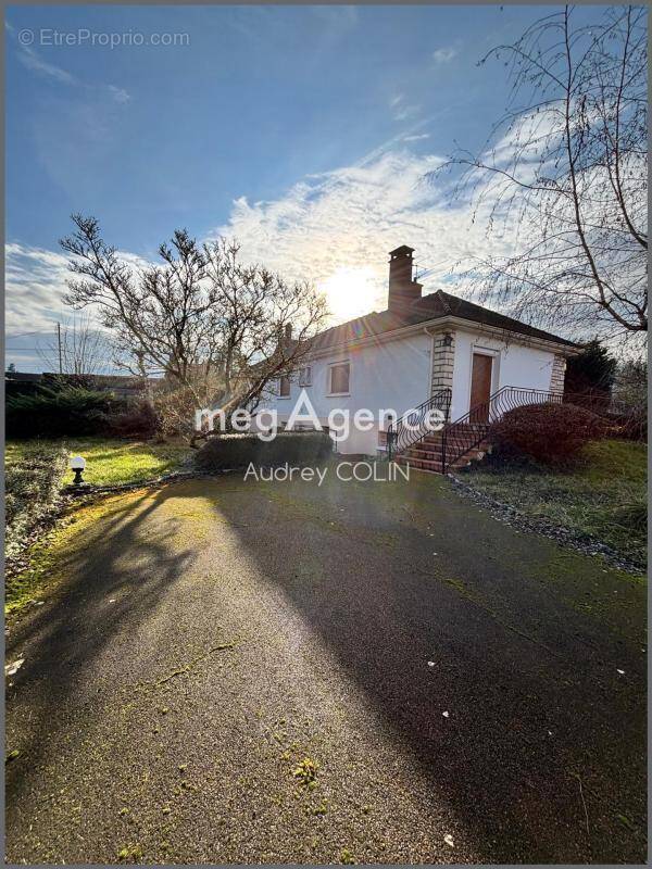 Maison à VILLENEUVE-SUR-YONNE