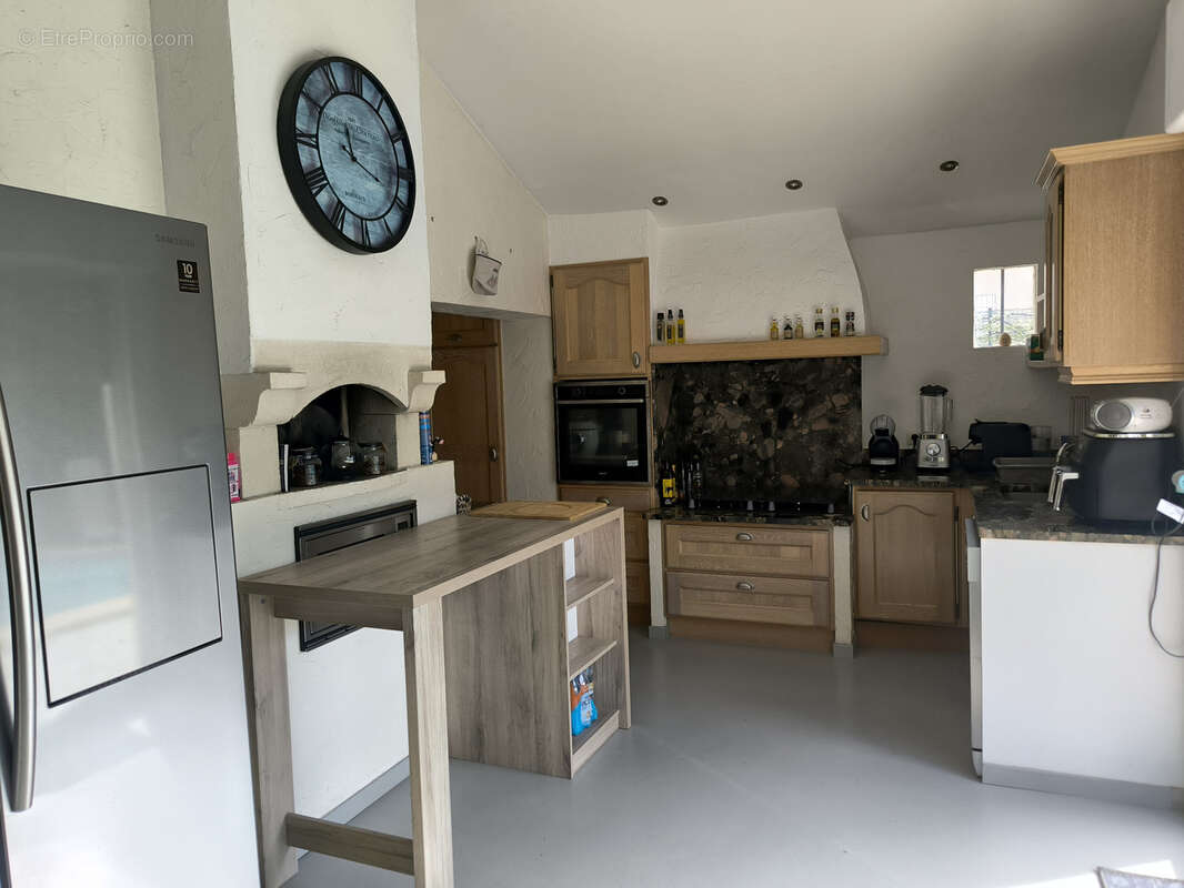 Maison à SAINT-LAURENT-DE-LA-SALANQUE