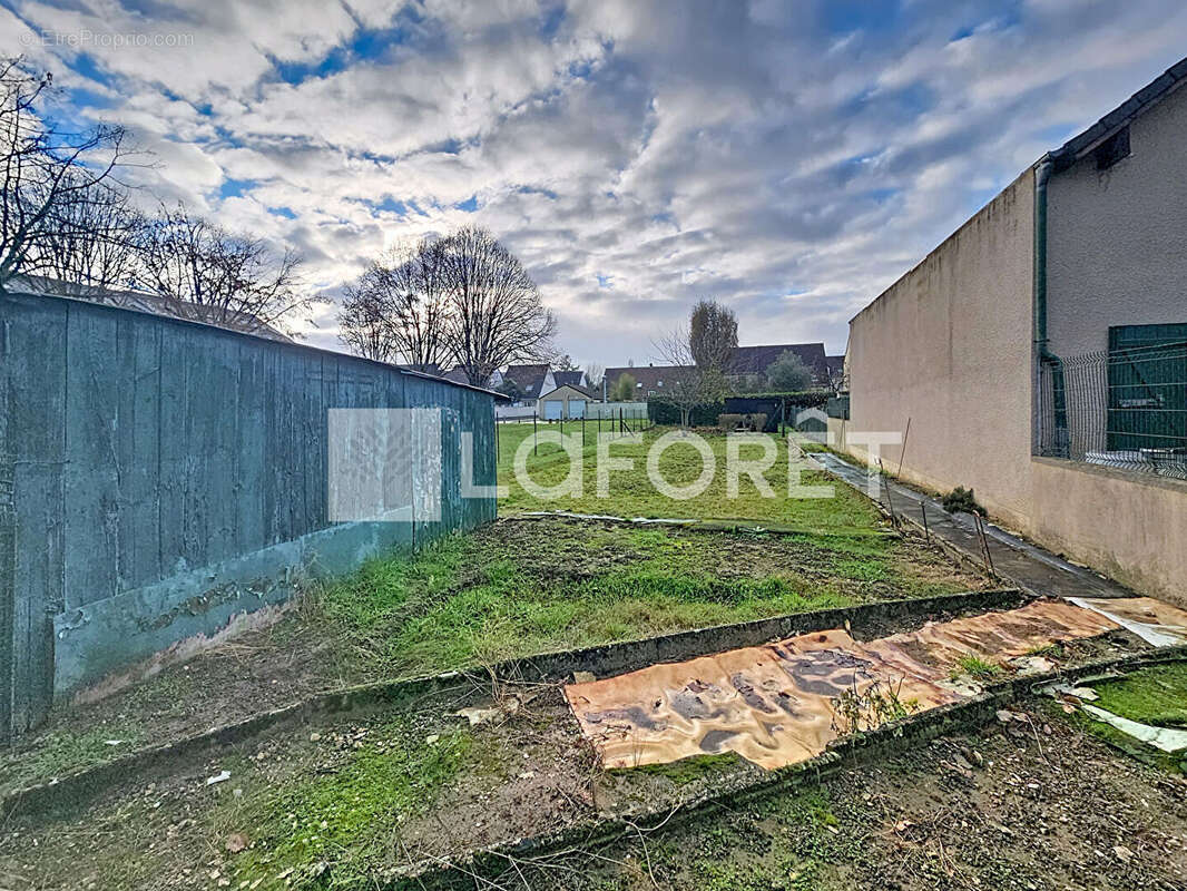 Terrain à MOISSY-CRAMAYEL