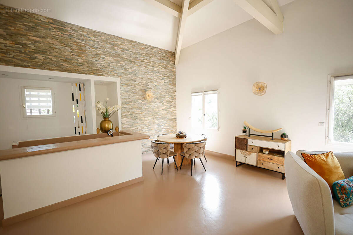 Photo 8 - Maison à SIMIANE-COLLONGUE