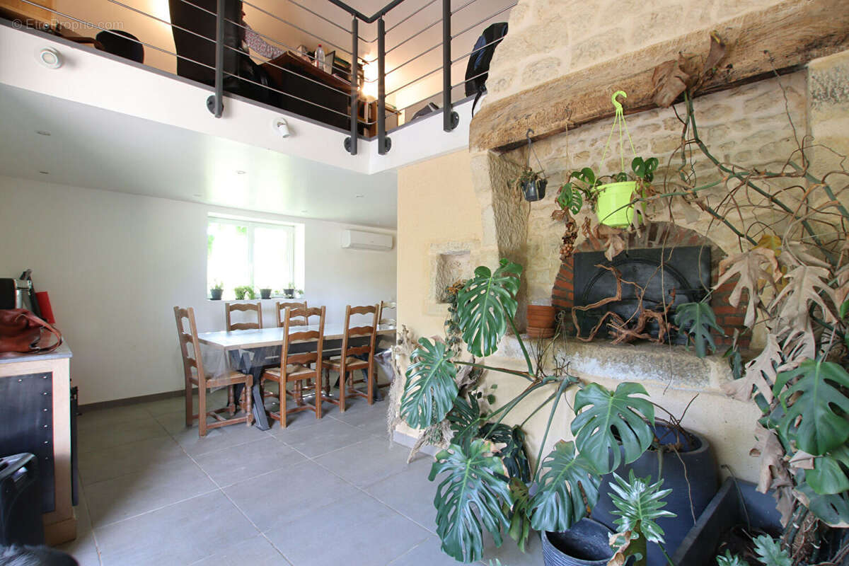 Maison 5 chambres avec dépendances et grand terrain à Coulonges Sur L'Autize - photo 8