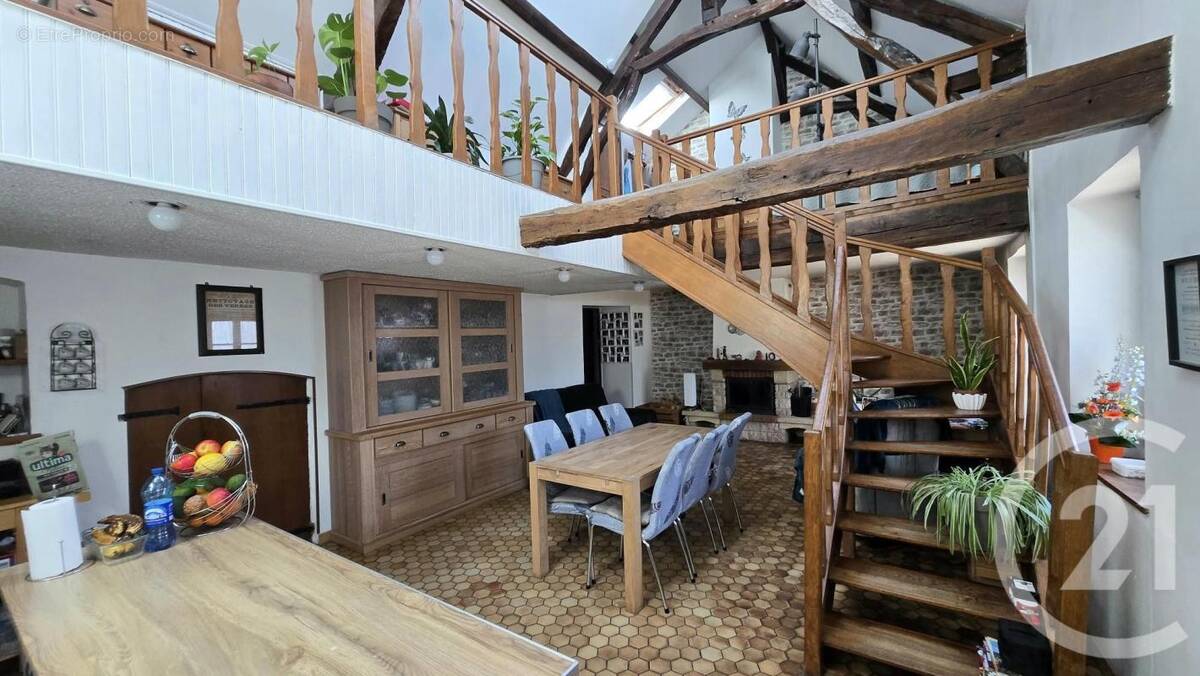 Maison à SAINT-VAAST-DE-LONGMONT
