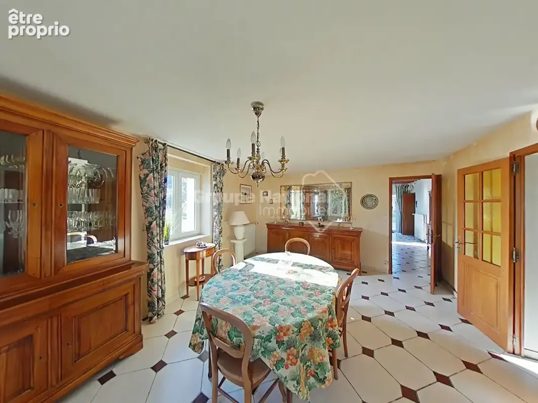 Exclusivité, propriété de caractère avec piscine, rooftop et dépendances à rilly-sur-vienne - photo 4